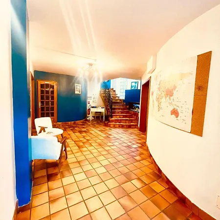La Belle Charbonniere Hotel *