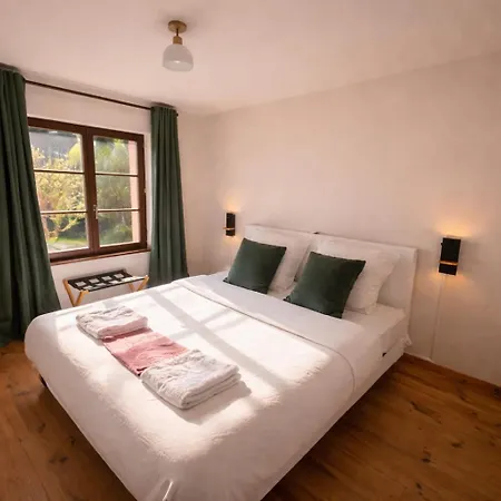 La Belle Charbonniere 호텔 *