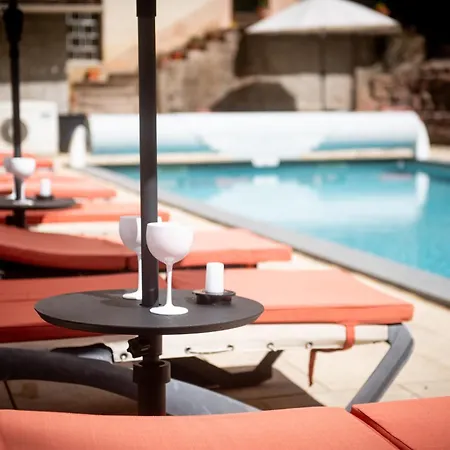 La Belle Charbonniere Hotel