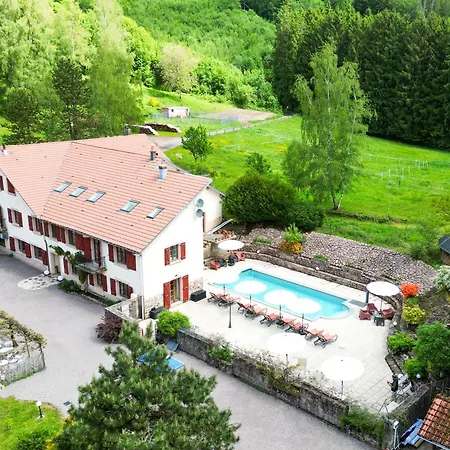 La Belle Charbonniere Hotel *