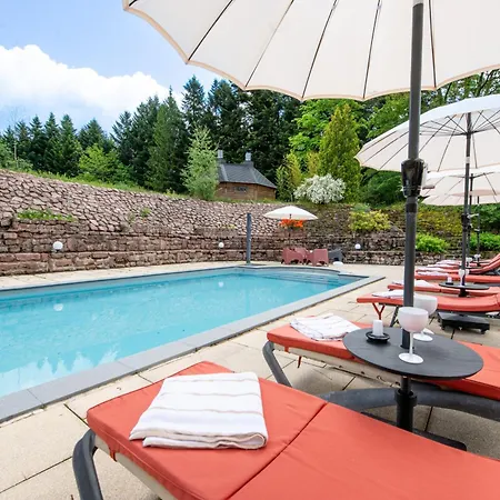 La Belle Charbonniere Hotel *